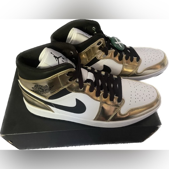 [ BRAND NEW ]  Jordan 1 mid Metallic gold/black   Mens 10.5 - Picture 2 of 3